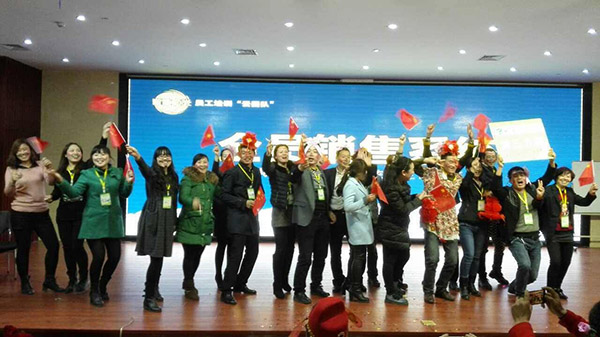 滎礦機械培訓期間 員工做創(chuàng)意展示活動