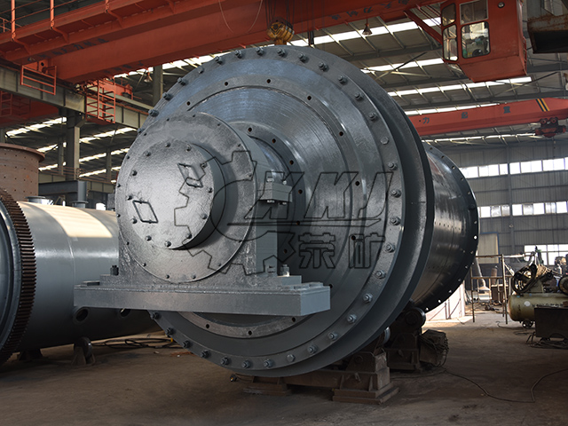 時產(chǎn)45噸石墨球磨機(jī)